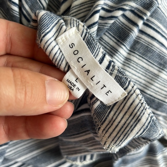 Turtle Neck Sleeveless Dress‎ - Picture 5 of 5